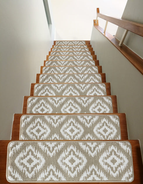 Light Brown & White Indoor Carpet Stair Treads (Pack of 13)