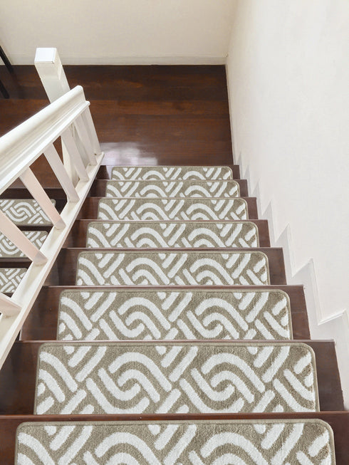 Wavy Beige Indoor Stair Rugs (Pack of 13)